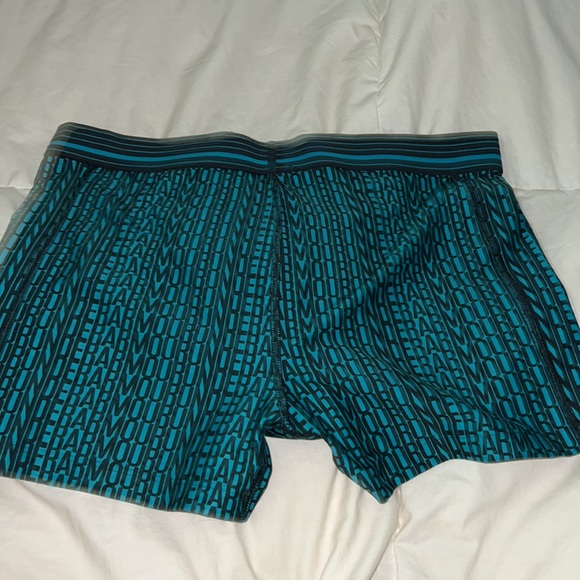 slightly worn - Picture 2 of 2